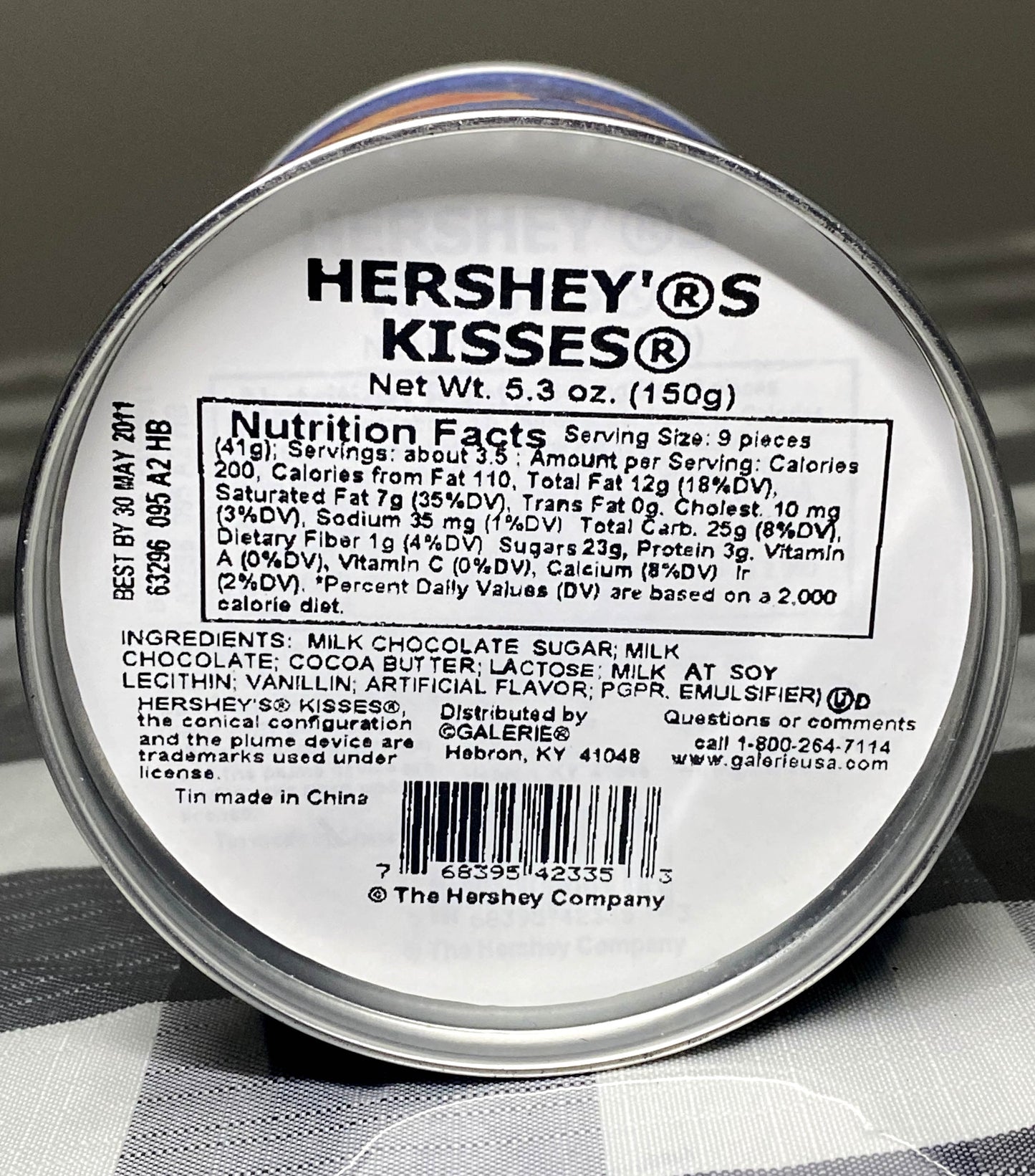 Hershey's Kisses Milk Chocolate Advertising Tin 1980 Dark Blue Beige Green