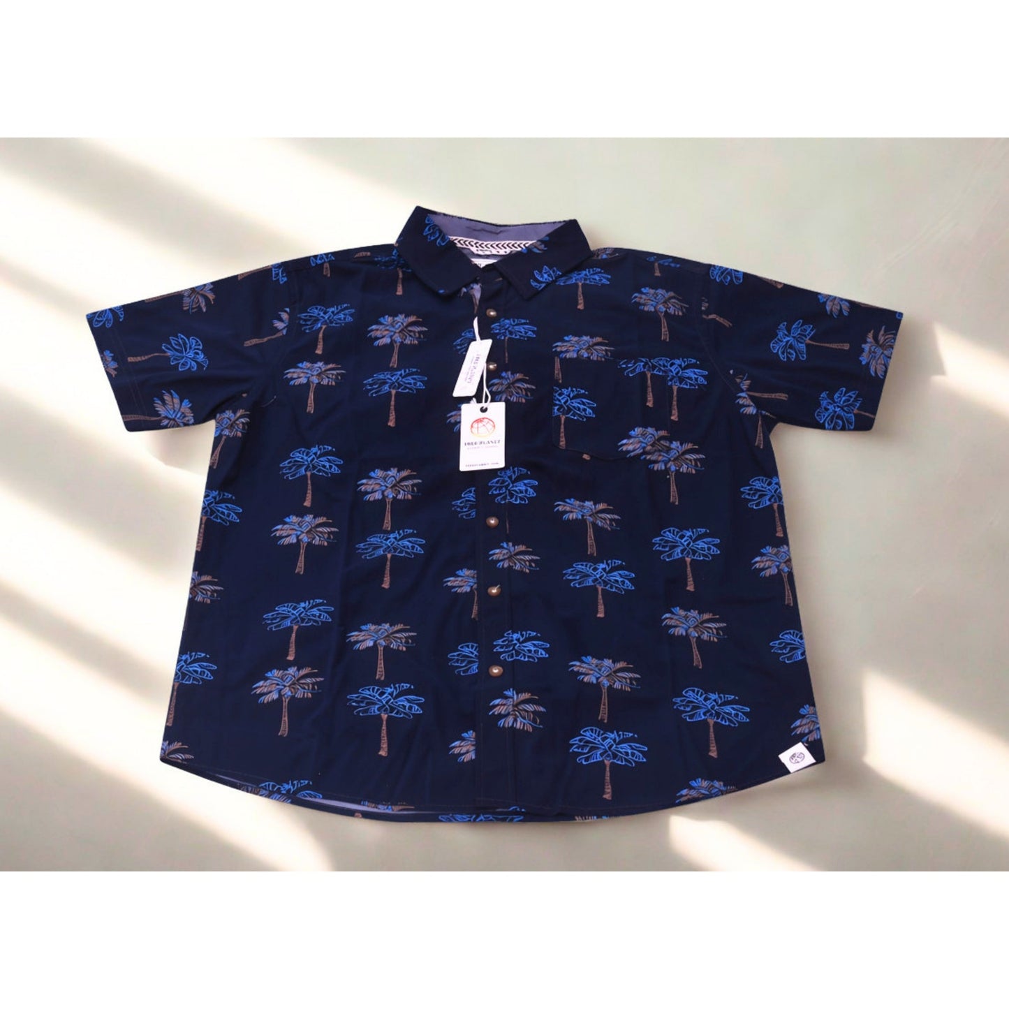 Free Planet Men's Medium Navy Palm Tree Hawaiian Button Up Shirt NWT