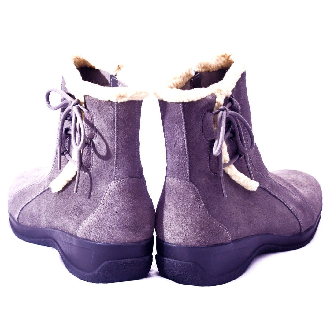 Clarks Women's Gray Suede Faux Shearling Lined Ankle Boots Side Zip US 8.5W