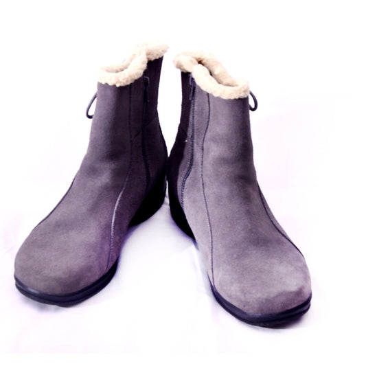 Clarks Women's Gray Suede Faux Shearling Lined Ankle Boots Side Zip US 8.5W