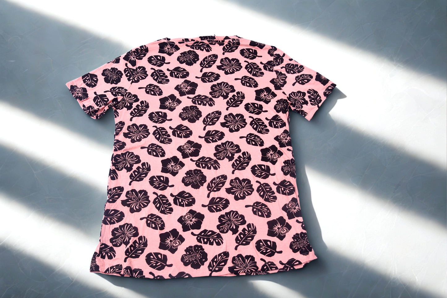 For The Republic Women's Pink Floral Tropical Leaf Pocket Tee Shirt Small NWT