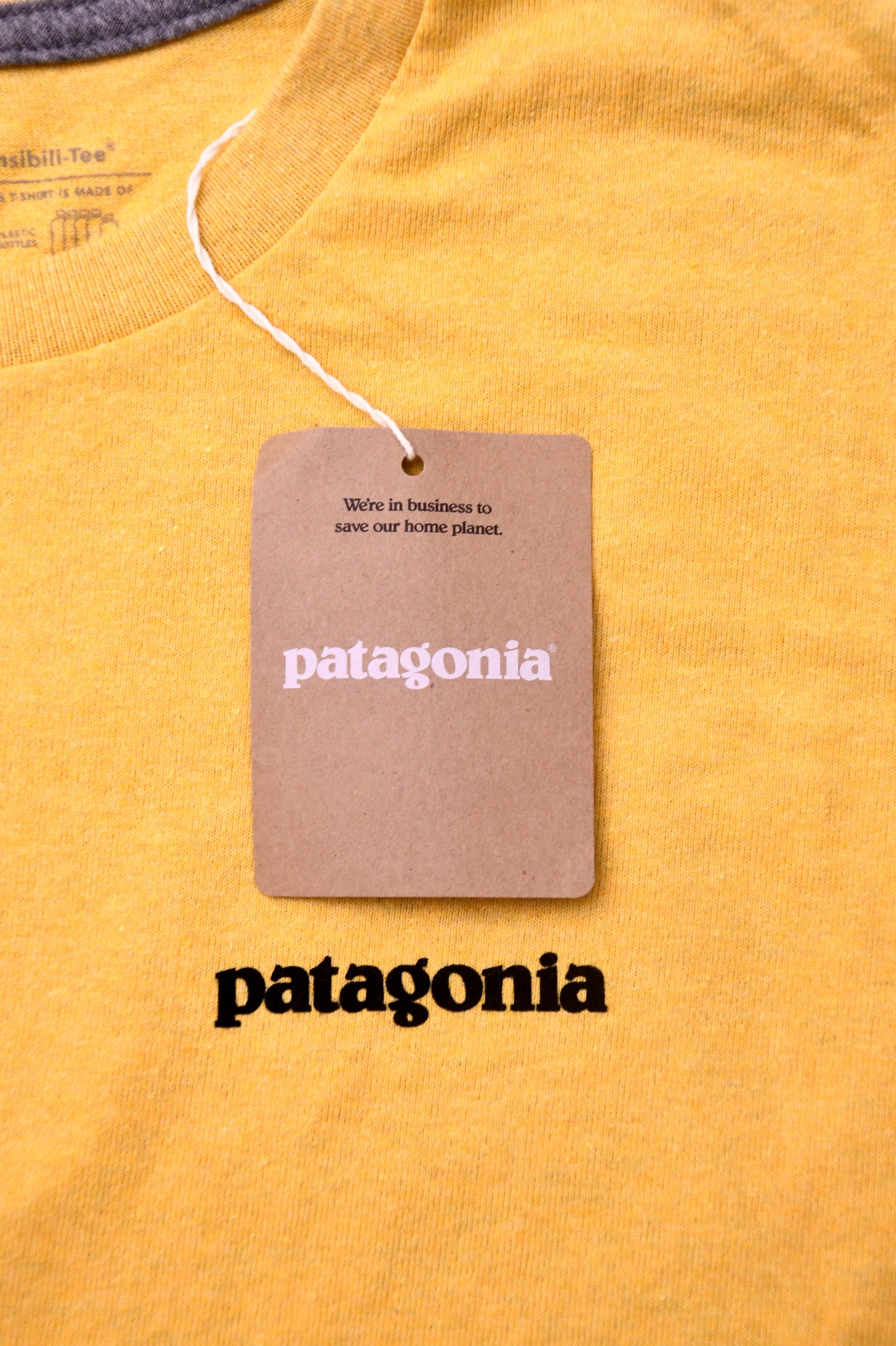 Patagonia Responsibili Tee Mens Medium Yellow Logo Graphic T Shirt NWT Regular Fit