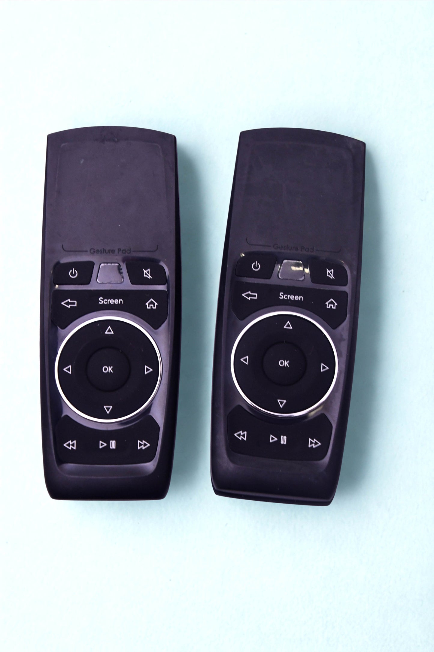 Uconnect Theater Wireless Headphones & 2 Remotes OEM FCA 68325674AA Untested