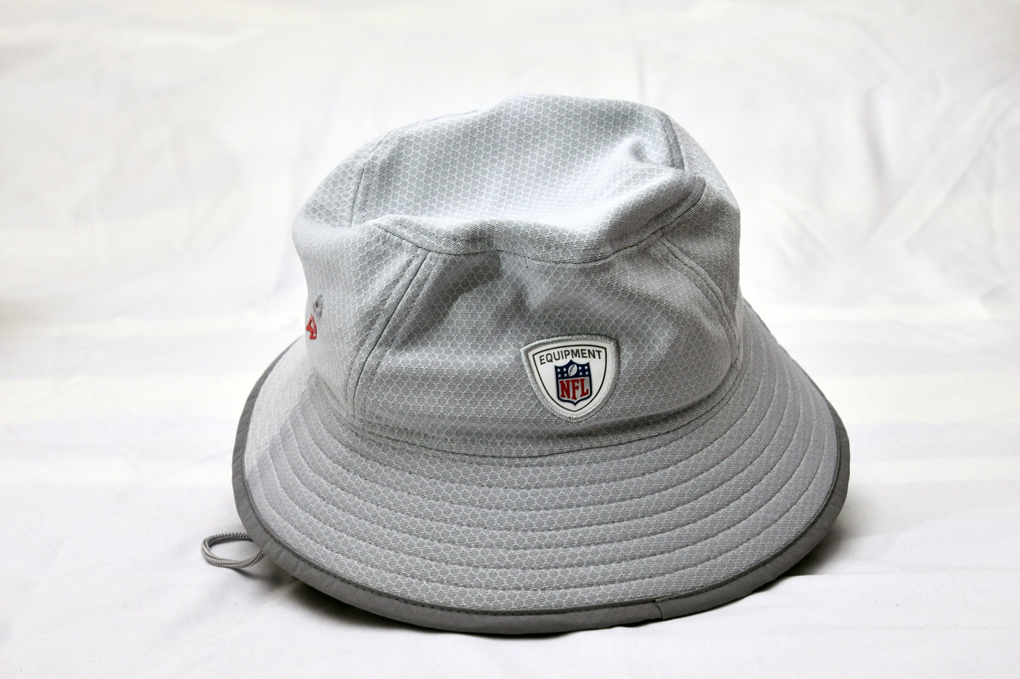 New Era Tampa Bay Buccaneers NFL Performance Bucket Hat – Gray | Official NFL | Chin Strap