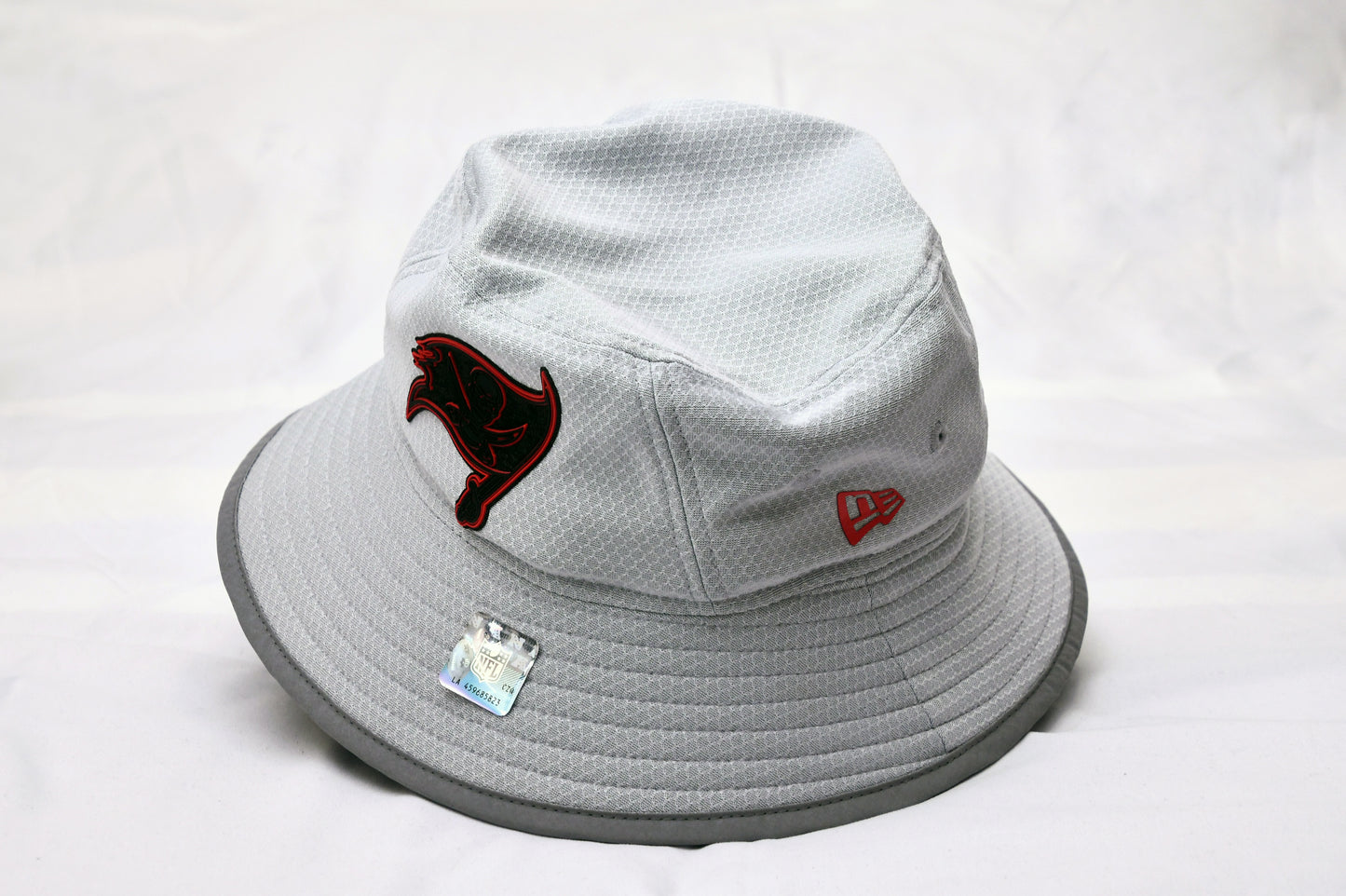 New Era Tampa Bay Buccaneers NFL Performance Bucket Hat – Gray | Official NFL | Chin Strap