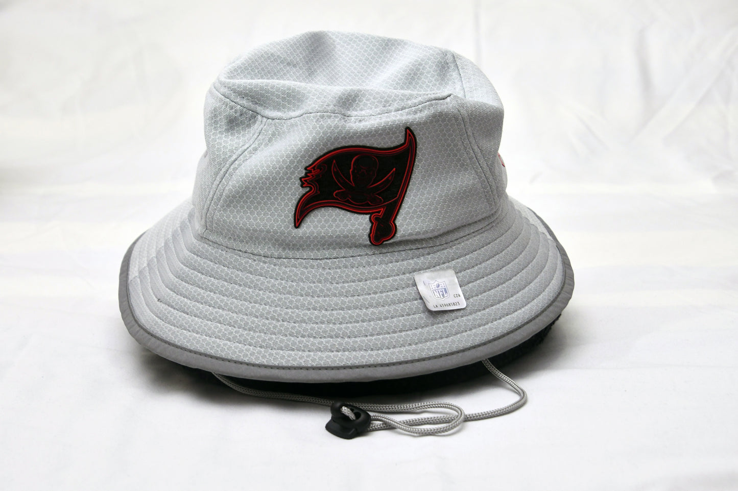 New Era Tampa Bay Buccaneers NFL Performance Bucket Hat – Gray | Official NFL | Chin Strap