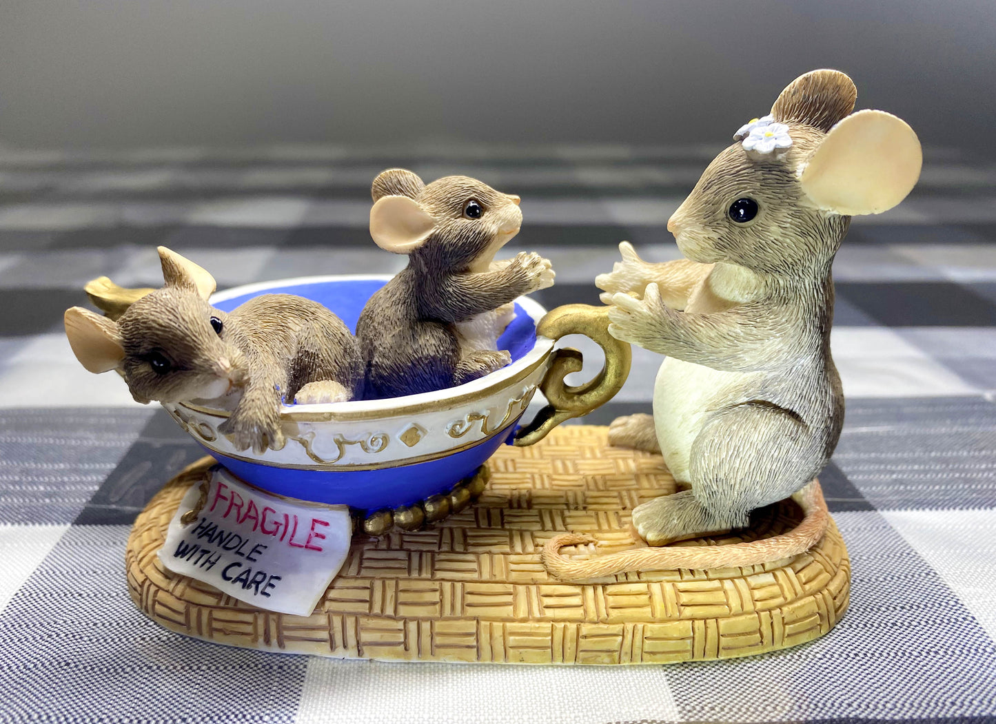 Charming Tails Love Doesn't Come With Instructions 89/601 Little Mice in Teacup