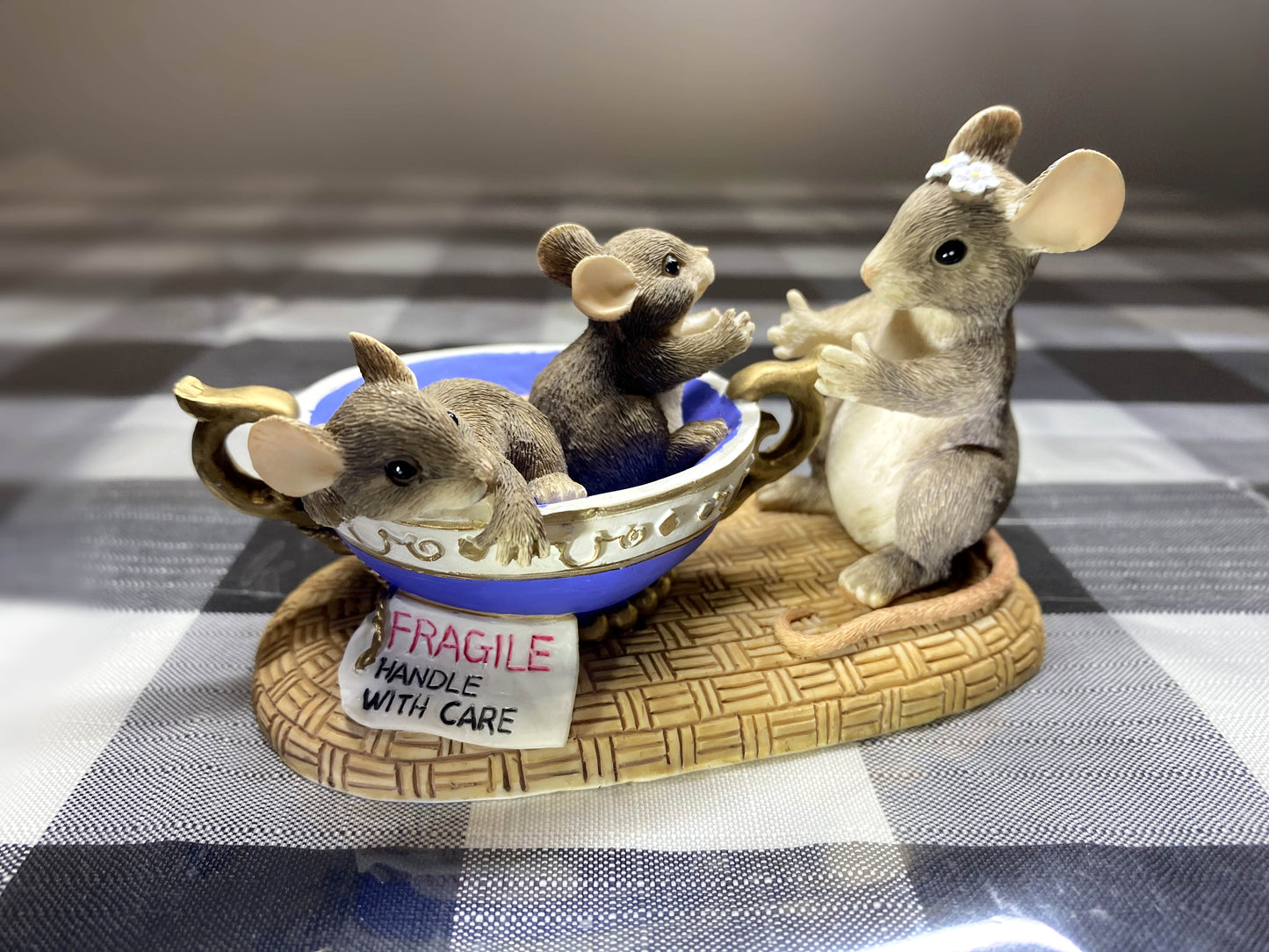 Charming Tails Love Doesn't Come With Instructions 89/601 Little Mice in Teacup