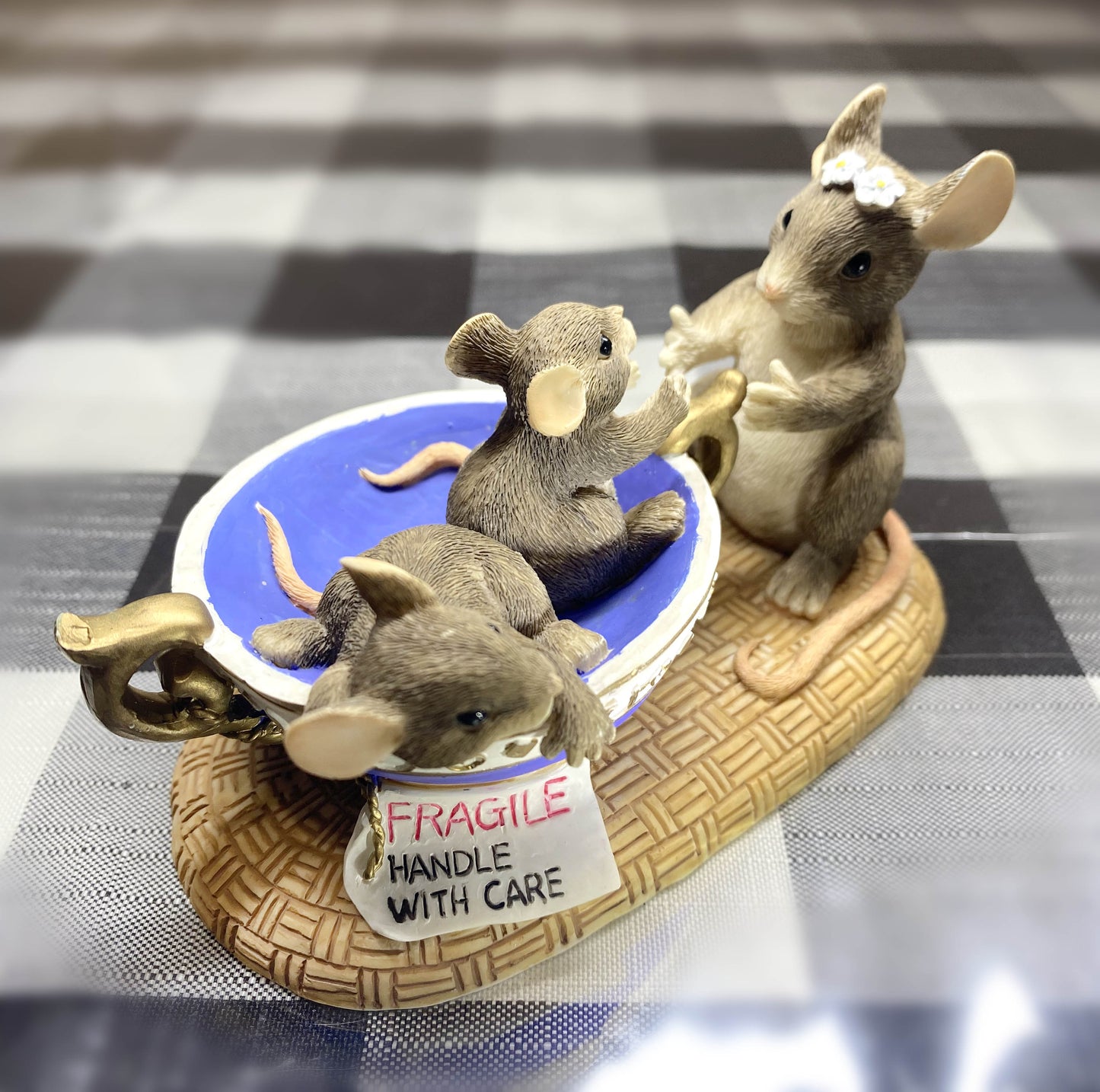 Charming Tails Love Doesn't Come With Instructions 89/601 Little Mice in Teacup