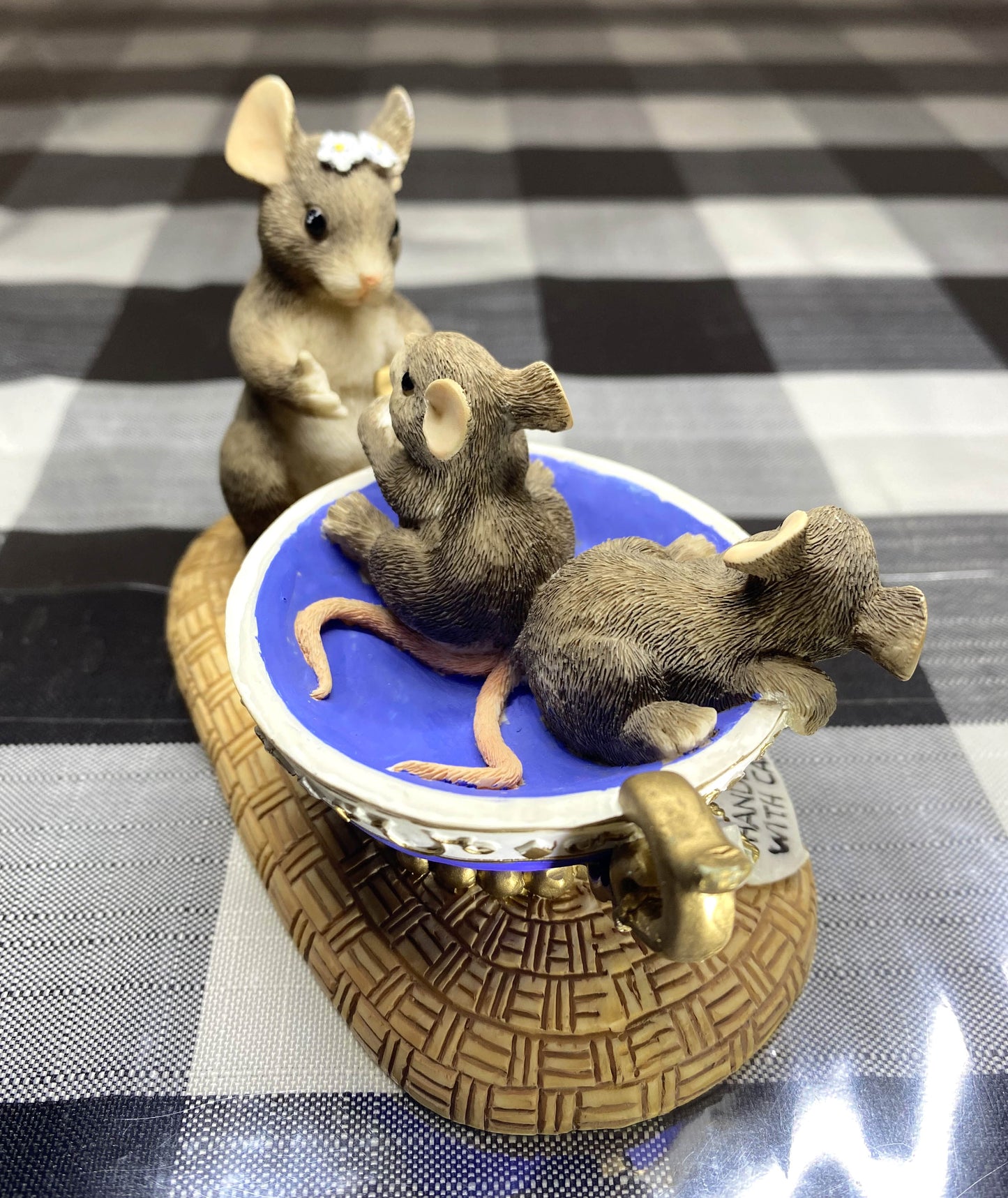 Charming Tails Love Doesn't Come With Instructions 89/601 Little Mice in Teacup