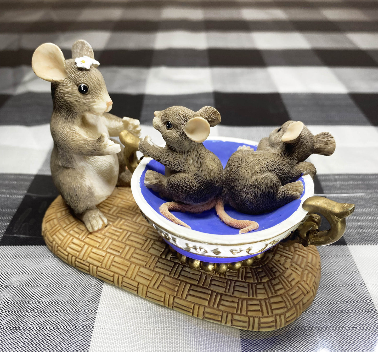 Charming Tails Love Doesn't Come With Instructions 89/601 Little Mice in Teacup