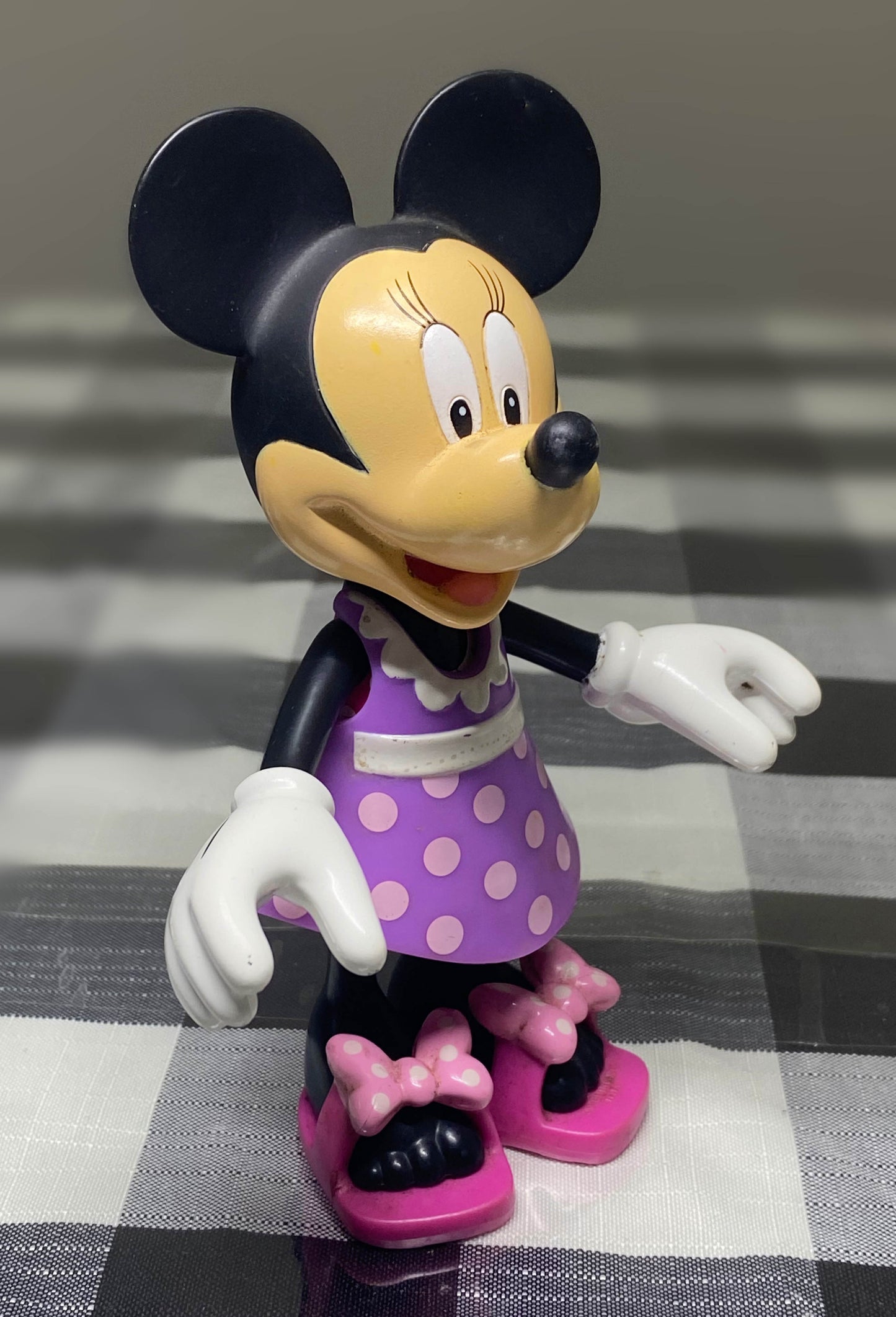 2010 DISNEY MINNIE MOUSE 5.5” DOLL SNAP-ON DRESS & SHOES (DIS690)