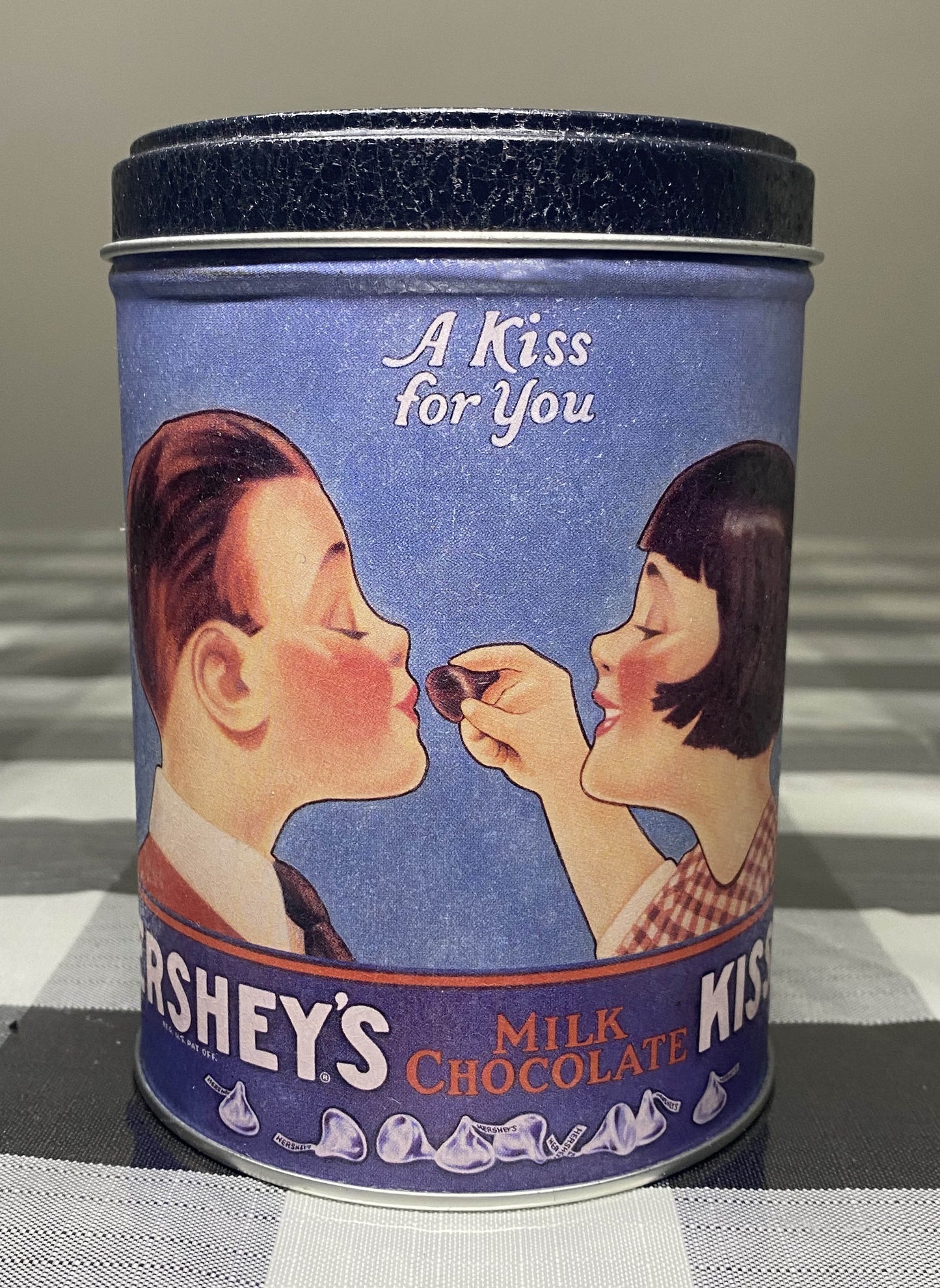 Hershey's Kisses Milk Chocolate Advertising Tin 1980 Dark Blue Beige Green