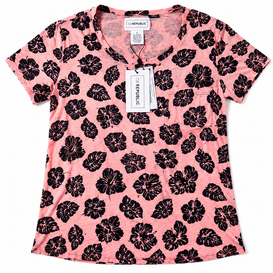 For The Republic Women's Pink Floral Tropical Leaf Pocket Tee Shirt Small NWT